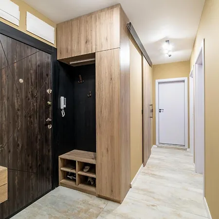 Luxury 2bedroom In Complex Family Garden With Free Parking Apartament *