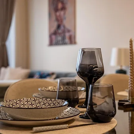 Luxury 2bedroom In Complex Family Garden With Free Parking Apartament *