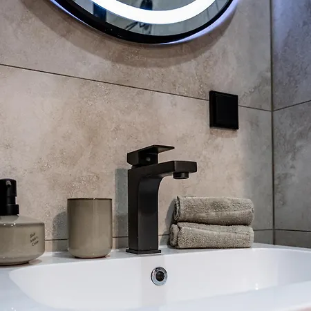 Luxury 2bedroom In Complex Family Garden With Free Parking Lejlighed