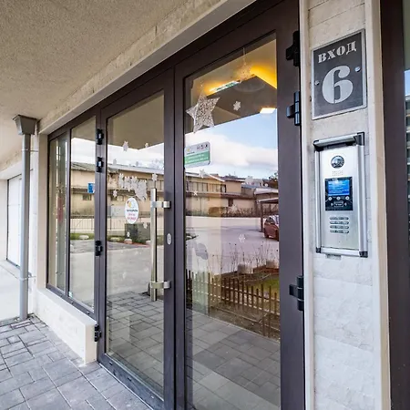 Luxury 2bedroom In Complex Family Garden With Free Parking Apartament