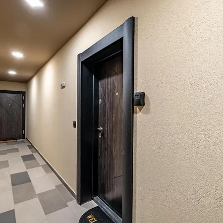 Luxury 2bedroom In Complex Family Garden With Free Parking Apartament