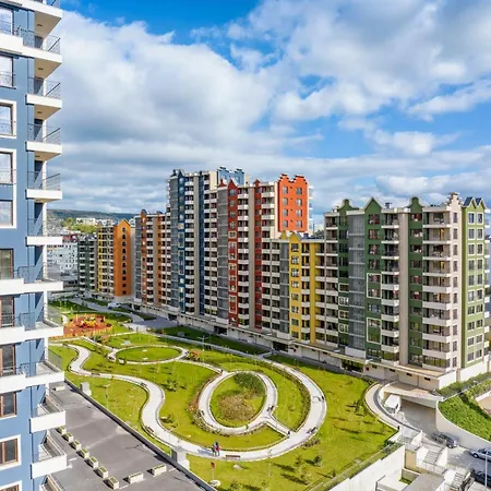 Luxury 2bedroom In Complex Family Garden With Free Parking Apartament