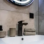 Luxury 2bedroom In Complex Family Garden With Free Parking Διαμέρισμα