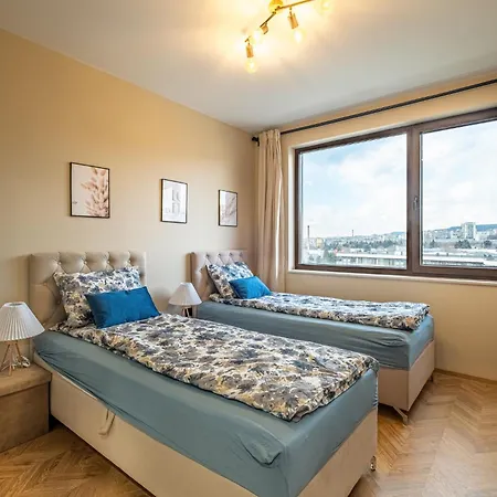 Luxury 2bedroom In Complex Family Garden With Free Parking *