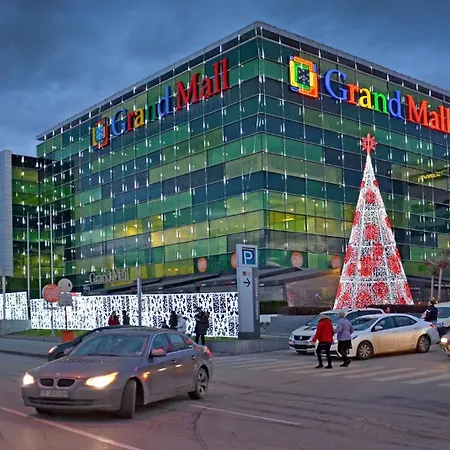 Apartment Luxury 2bedroom In Complex Family Garden With Free Parking