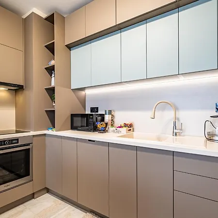 Luxury 2bedroom In Complex Family Garden With Free Parking *