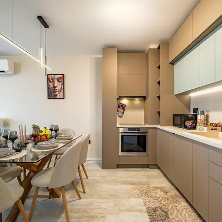 Luxury 2bedroom In Complex Family Garden With Free Parking *