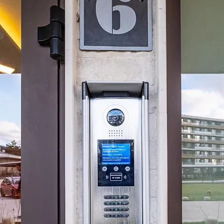 Luxury 2bedroom In Complex Family Garden With Free Parking