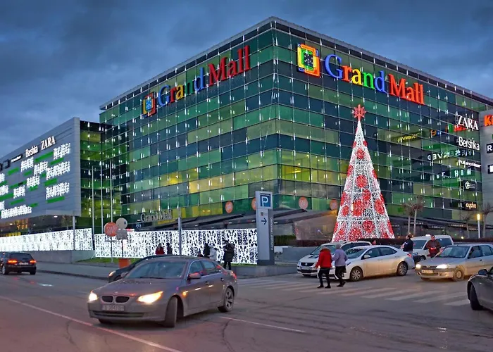 Апартаменты Luxury 2bedroom In Complex Family Garden With Free Parking
