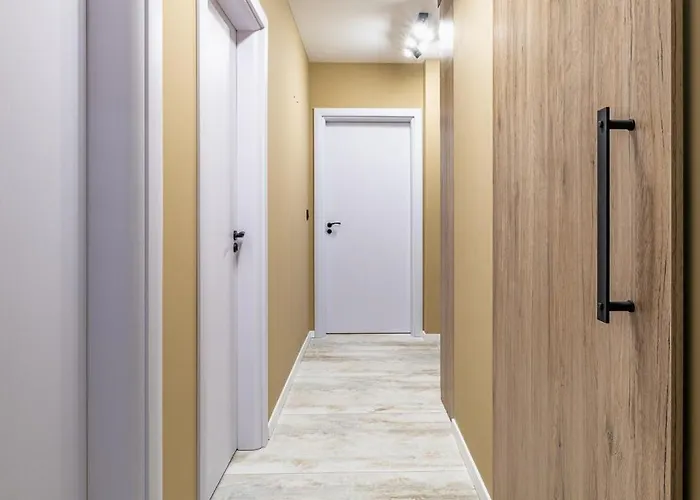 Luxury 2bedroom In Complex Family Garden With Free Parking Апартаменты