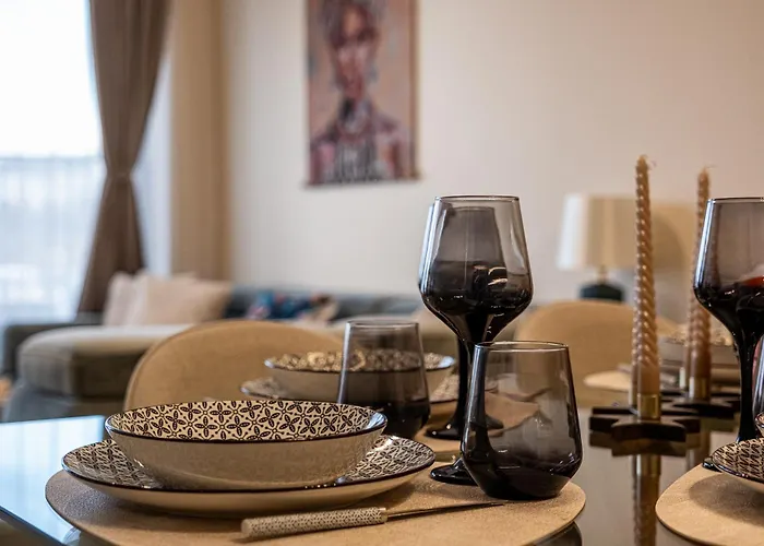 Luxury 2bedroom In Complex Family Garden With Free Parking Апартаменты *