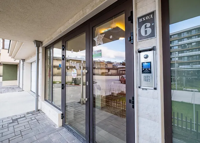 Luxury 2bedroom In Complex Family Garden With Free Parking Appartement