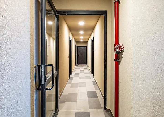 Luxury 2bedroom In Complex Family Garden With Free Parking Апартаменты